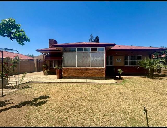 3 BEDROOM HOUSE FOR SALE IN VANDERBIJLPARK CE 2